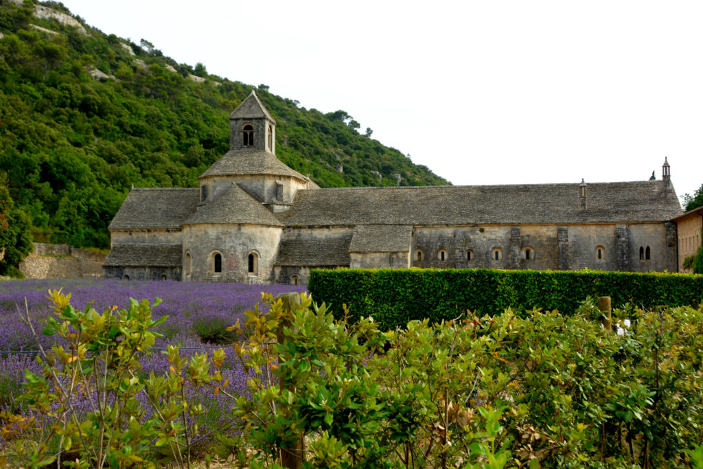 Spectacular architectural sites in provence France_abbayedesenanque