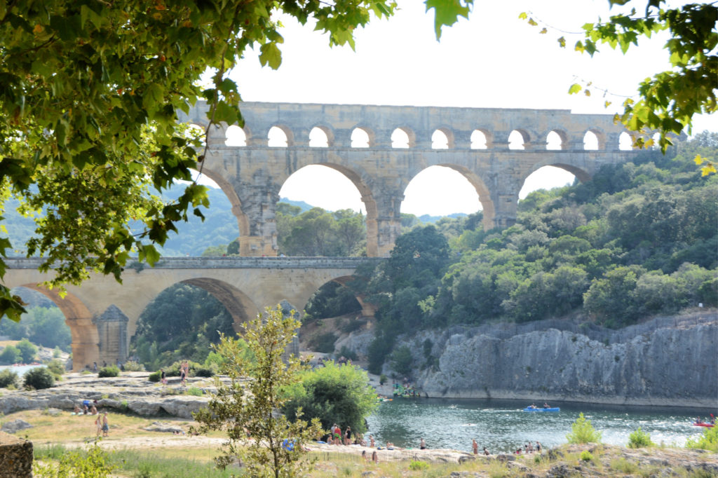 Spectacular architectural sites in provence France_Pont du Gard