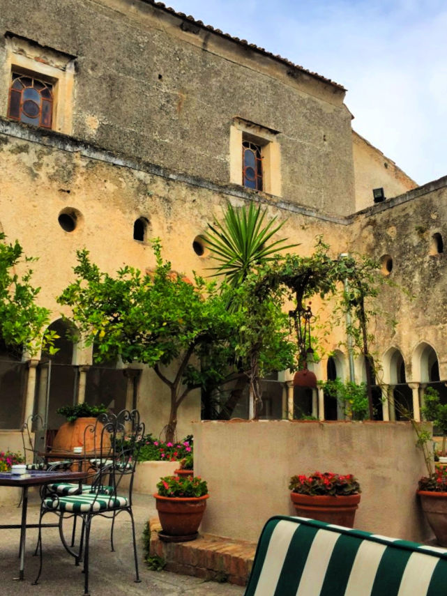 amalfif_hotel_luna_convento_courtyard_wthree must see Italy's Amalfi_gscinparis