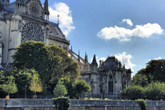 notre_dame_de_paris_cathedral_exterior_gscinparis