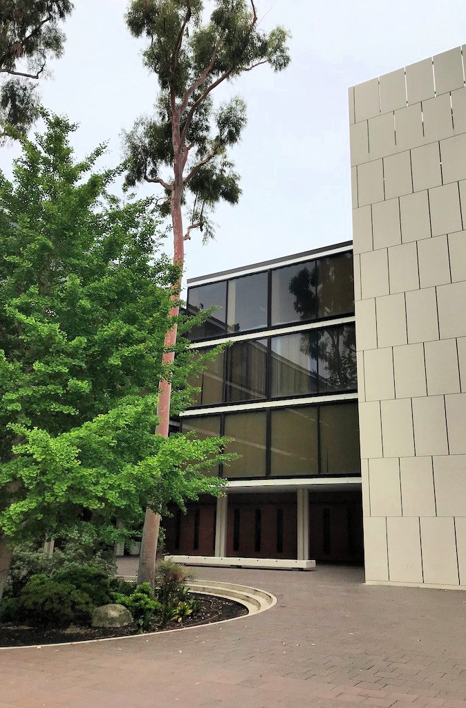 Mid-century architecture and sculpture CSULB_psychologybuildingcourtyard_gscinparis_1