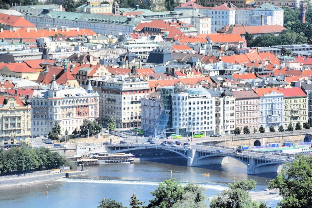 Prague_View_DancingBuilding_gscinparis