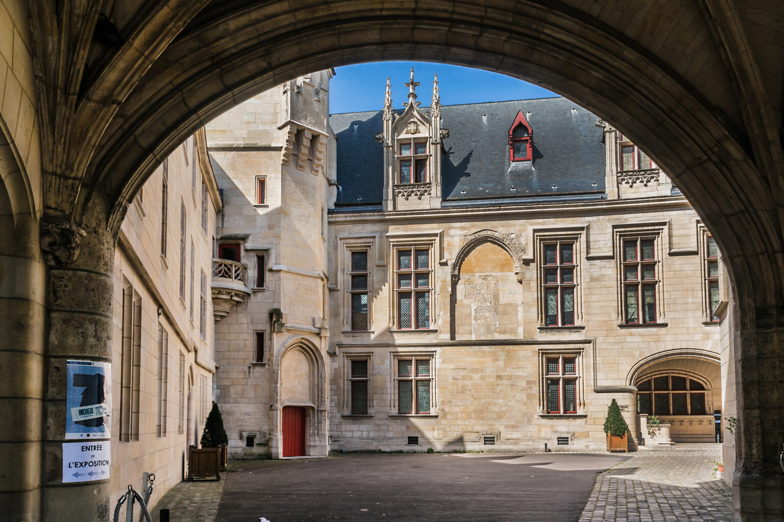 Where to Find the Most Beautiful Libraries and Bookstores in Paris ...