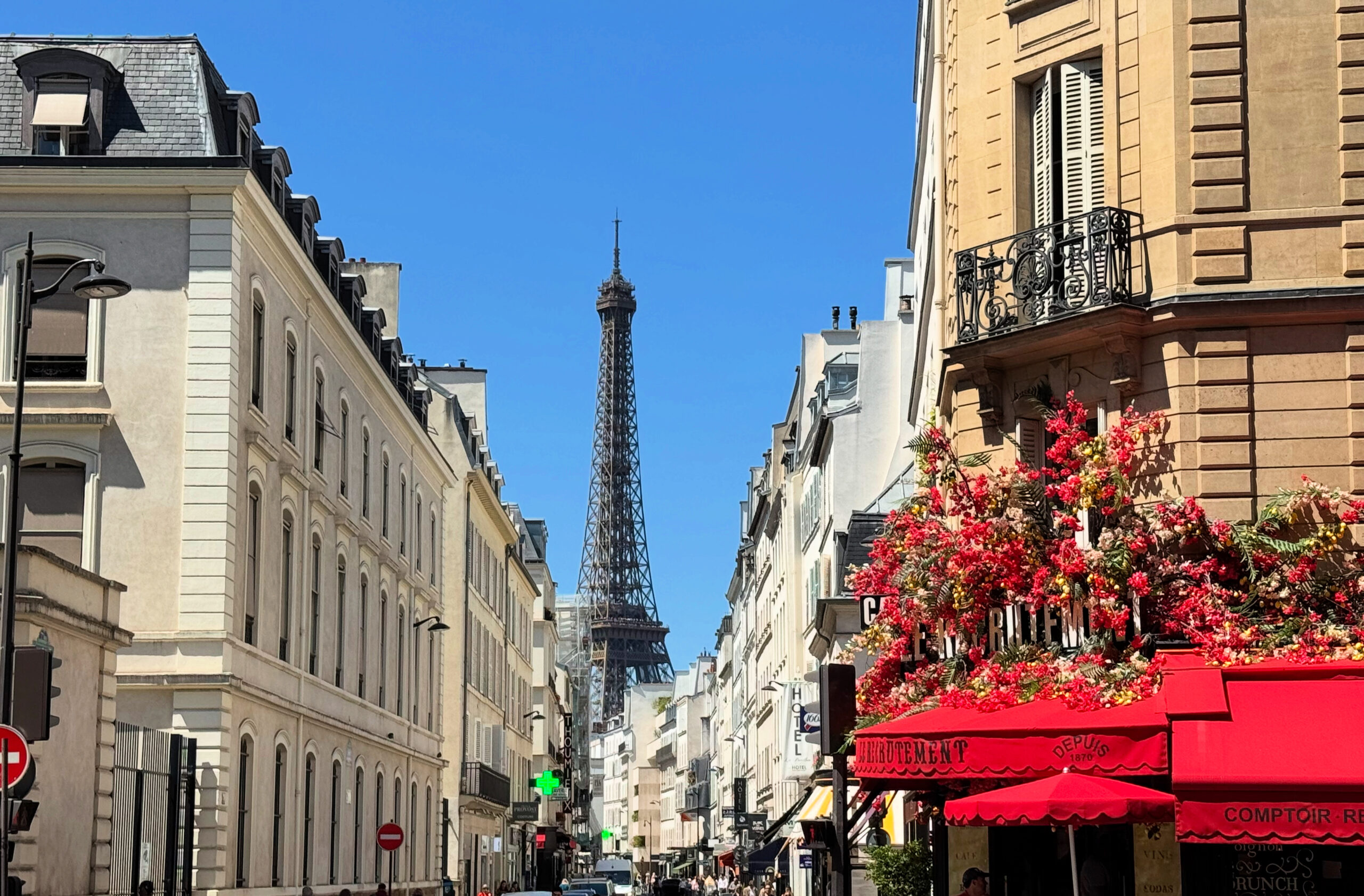 View of the Eiffel Tower very near le Narcisse Blanc Hotel, in the 7th, Paris (copyright, gscinparis, LLC)