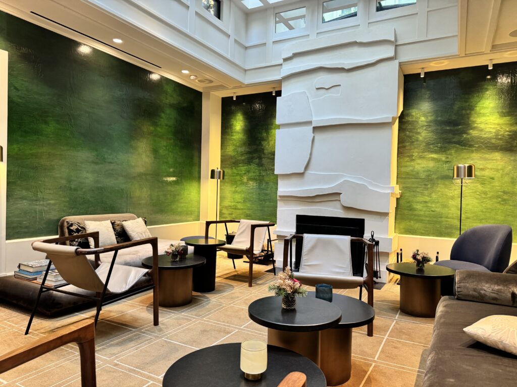 Lobby area at the Pavillon Faubourg Saint-Germain