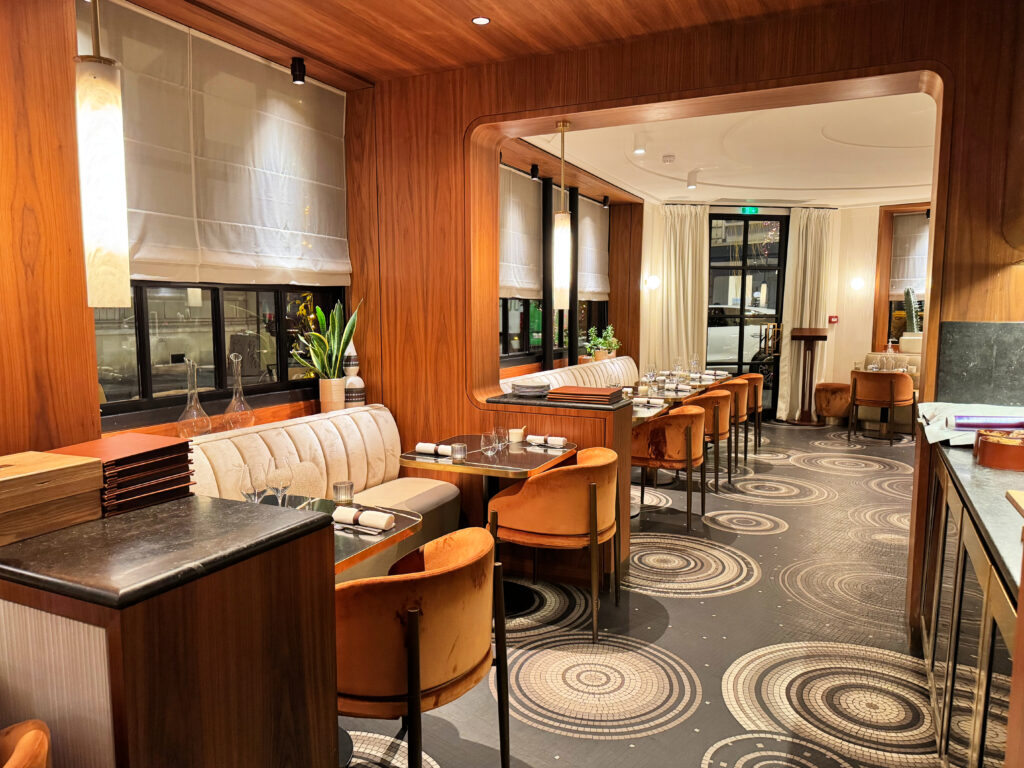 Les Parisiens Restaurant in the 7th