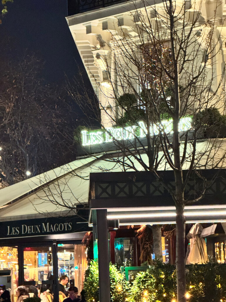 Les Deux Magots at night